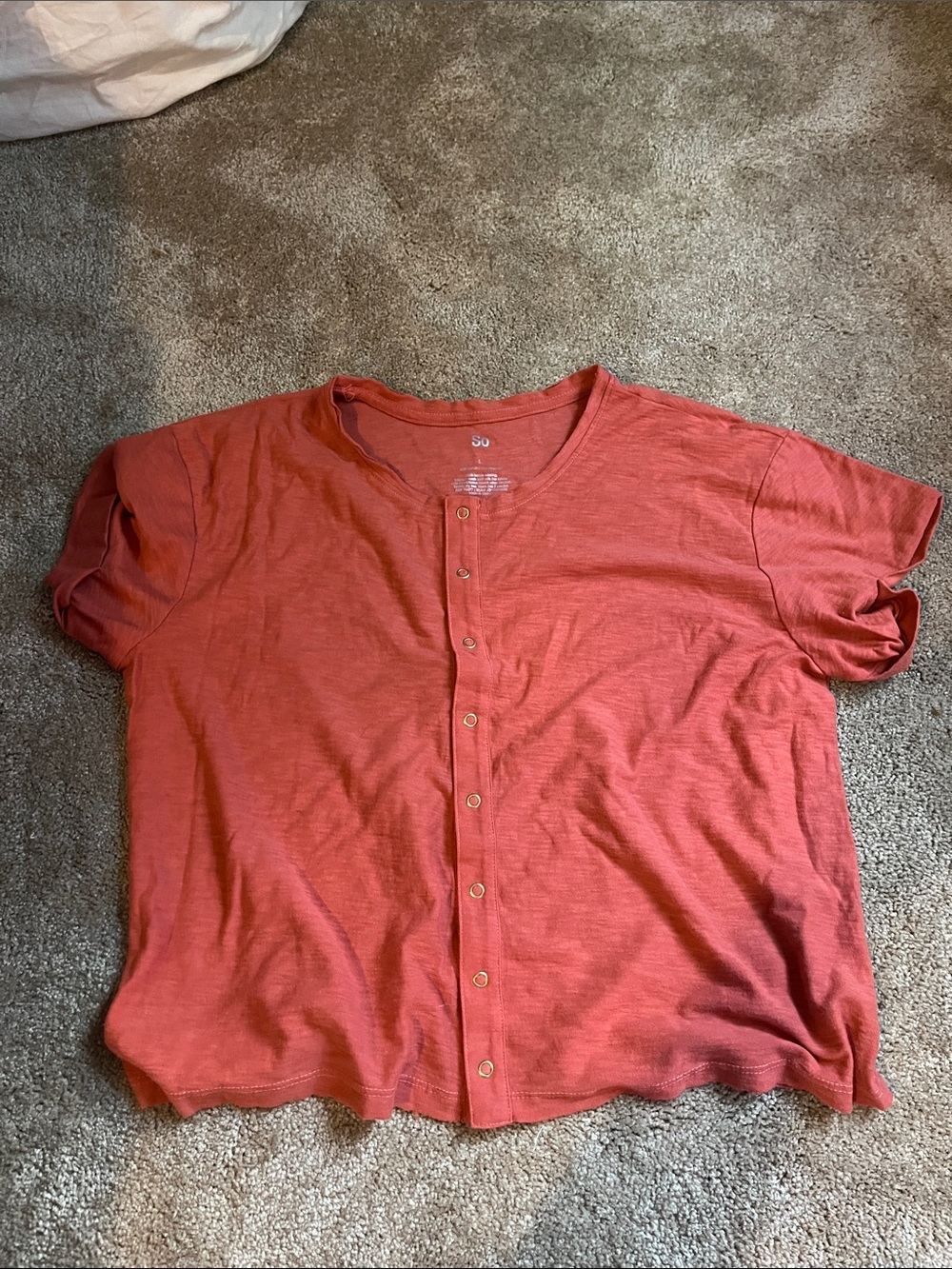 SO Coral Henley Snap Short Sleeve Top